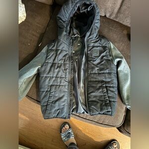 Size 6 under armour toddler jacket